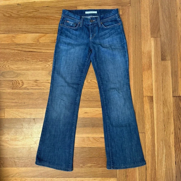 Joe's Jeans Denim - Joe’s Jeans provocateur size 25. Hemmed to 29” inseam.